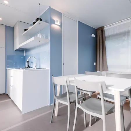 Kemp Kotva By Momoland