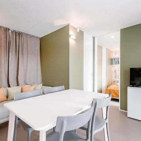 Kemp Kotva By Momoland *