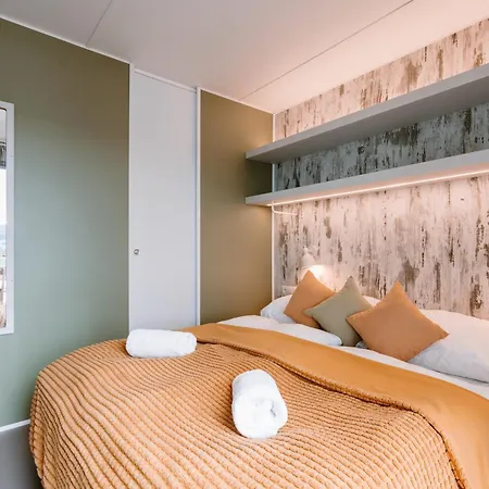 Kemp Kotva By Momoland