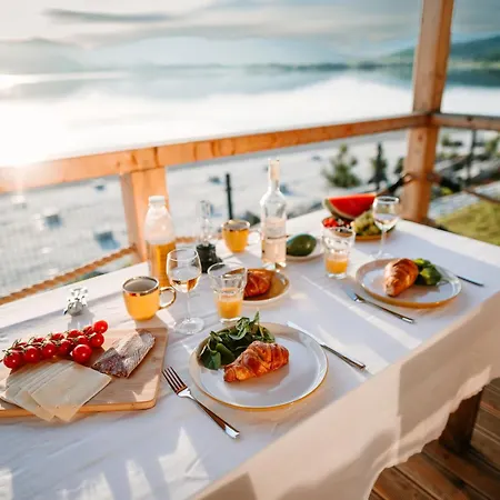 Kemp Kotva By Momoland