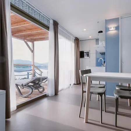 Kemp Kotva By Momoland